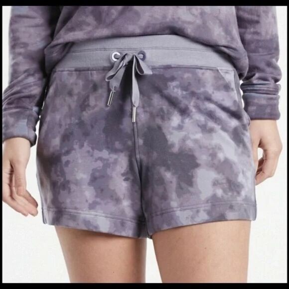 ATHLETA BALANCE PRINTED SHORTS - Picture 1 of 4